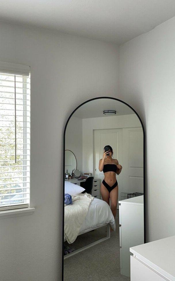 25P Melissa Estrella nude