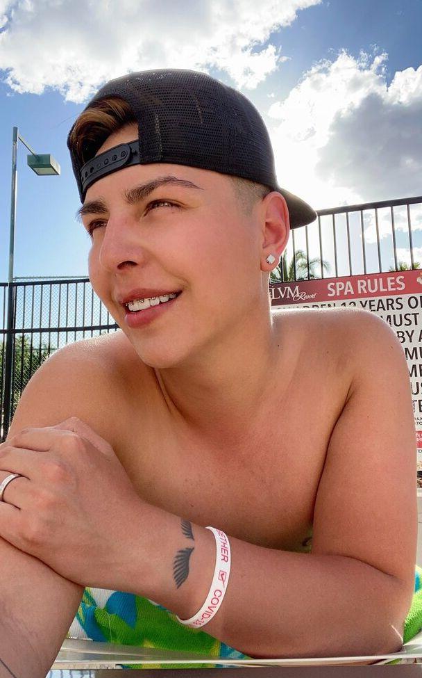 8P Kameron Taylor nude
