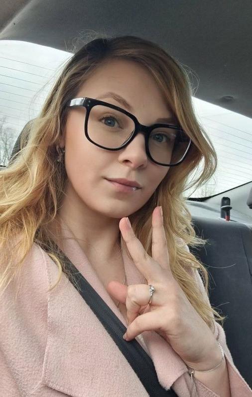25P Sydney Poniewaz nude