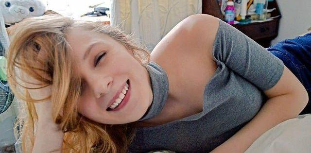 25P Sydney Poniewaz nude