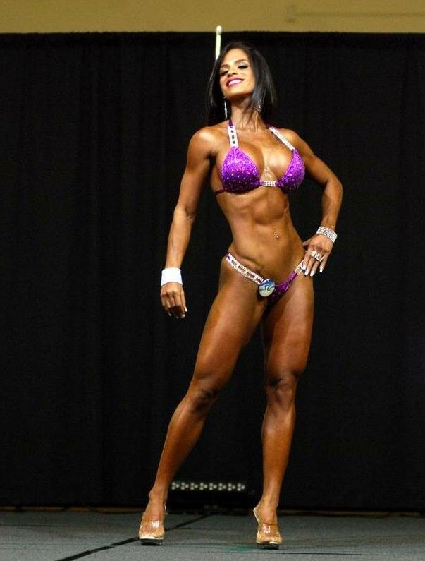 25P Michelle Lewin nude