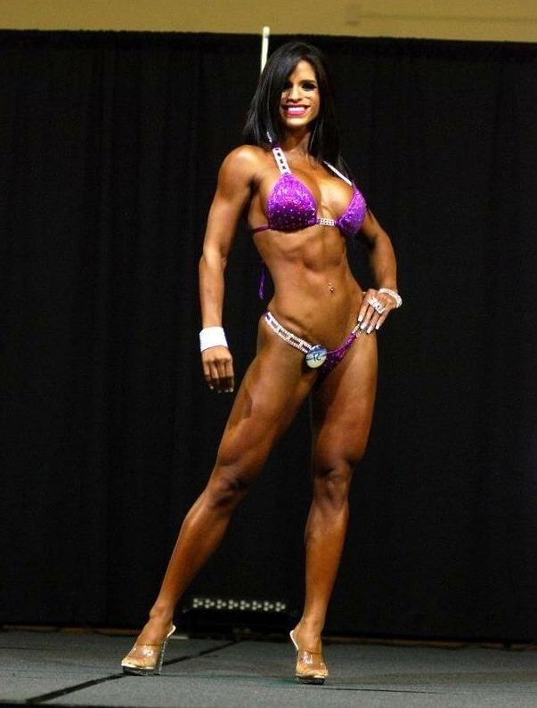 25P Michelle Lewin nude
