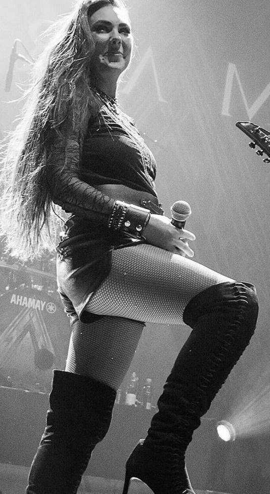 25P WomenMetal nude