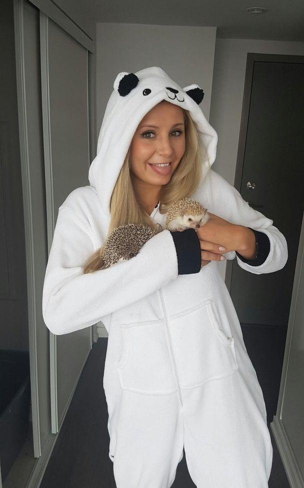 24P Lauren Southern nude