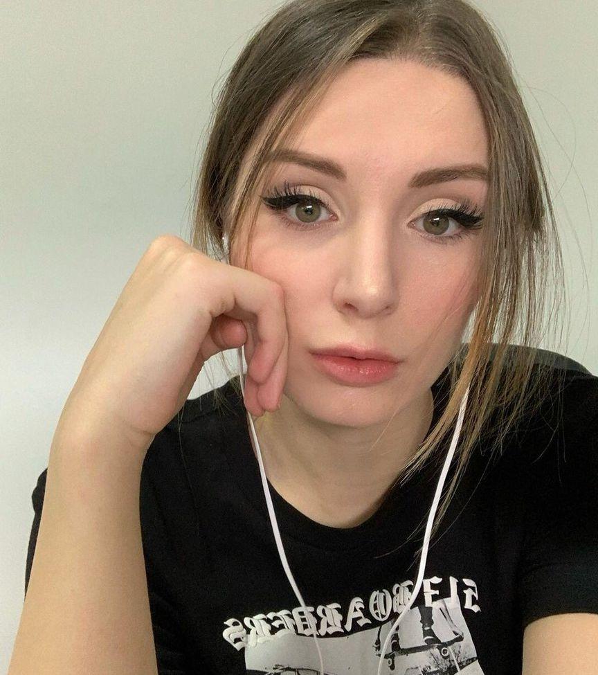 24P Lauren Southern nude
