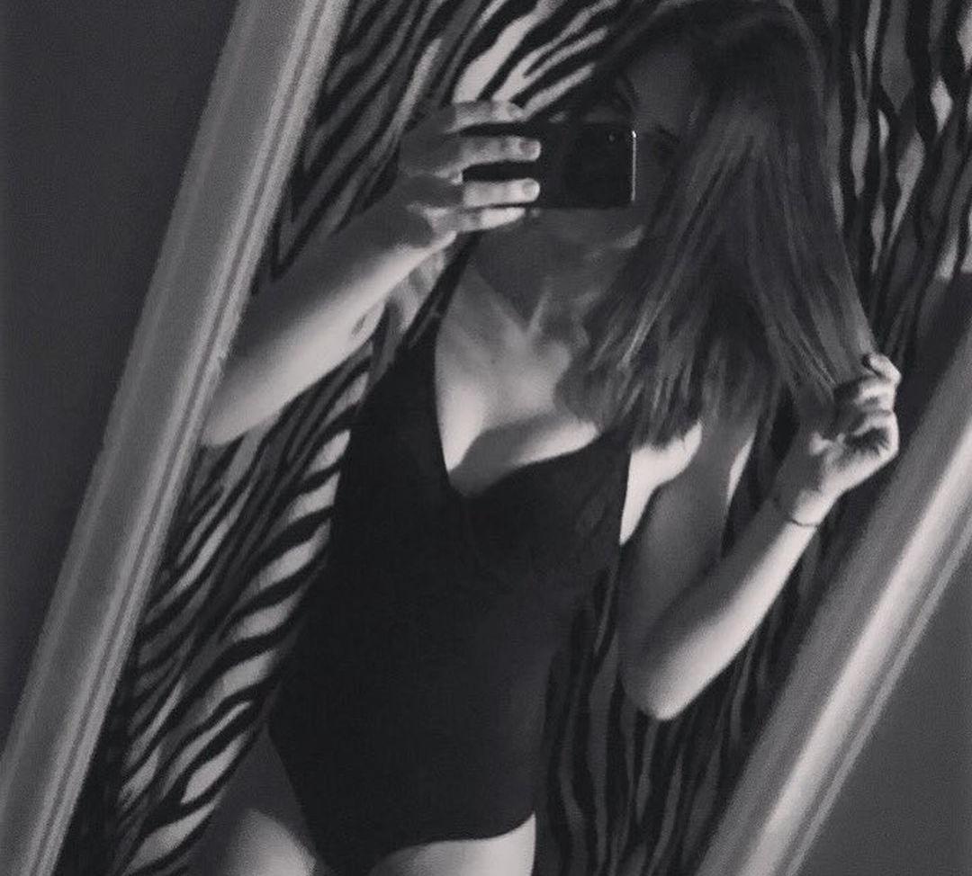 16P Andrea Arose nude