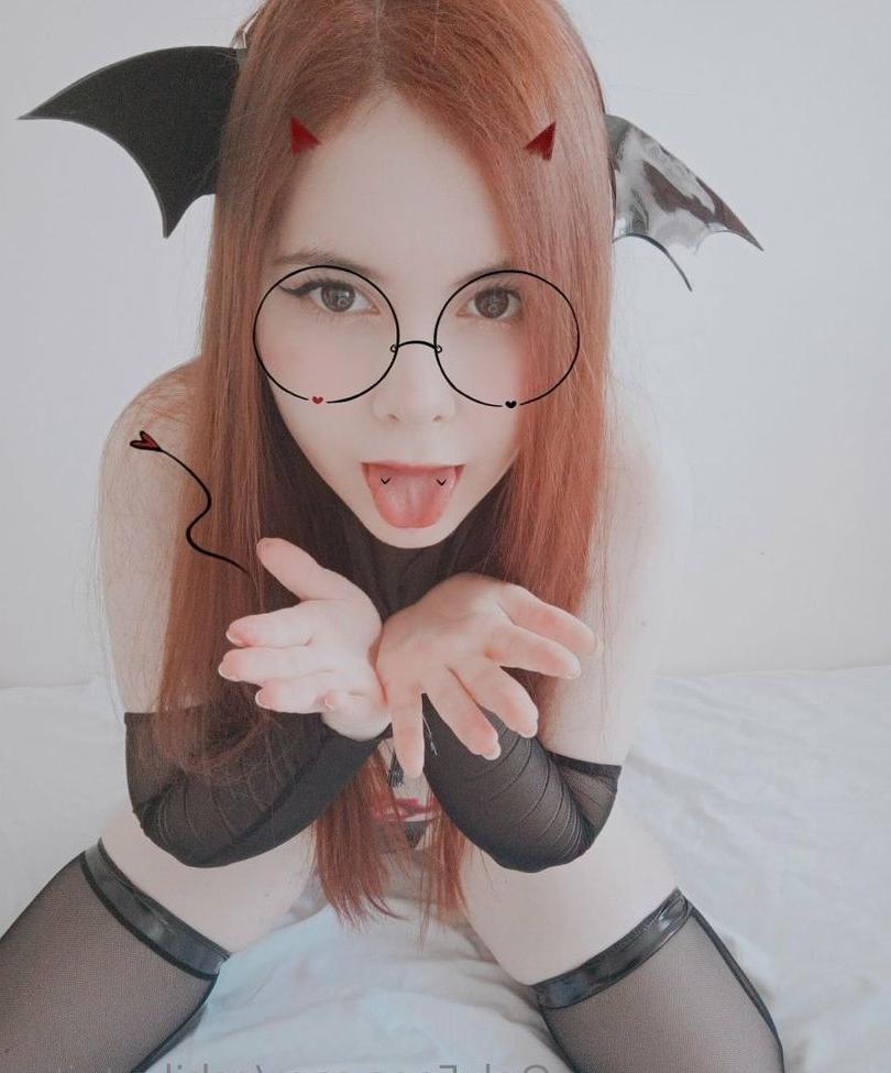 25P Ashiko Taitsu nude