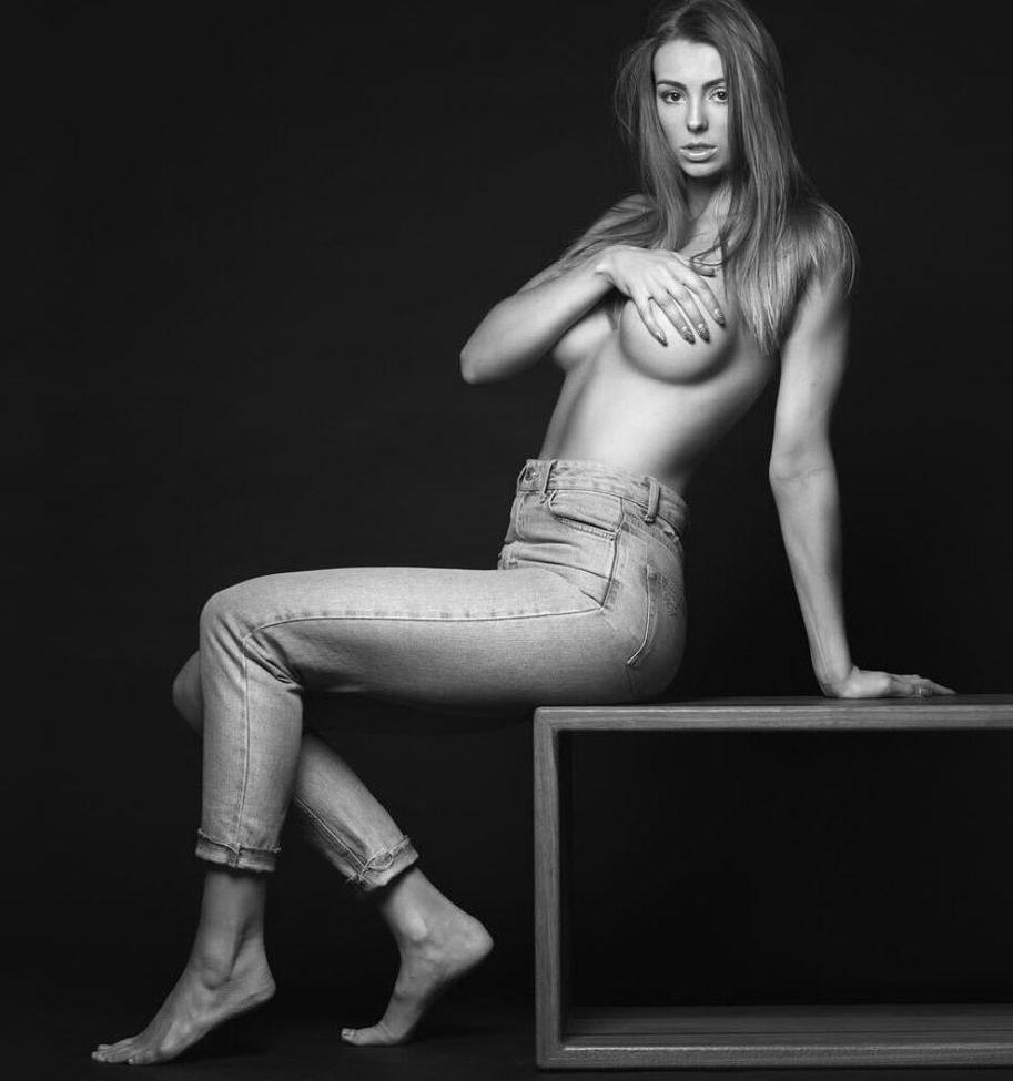 16P Stephanie Bunting nude