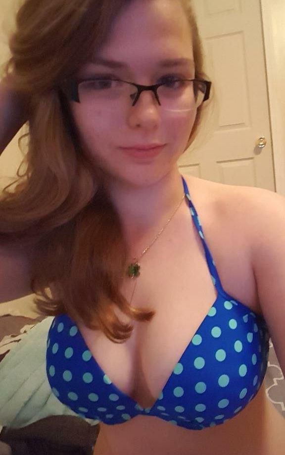 25P Favorite Hotwife nude