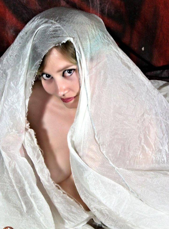 25P Avalon Zuercher nude