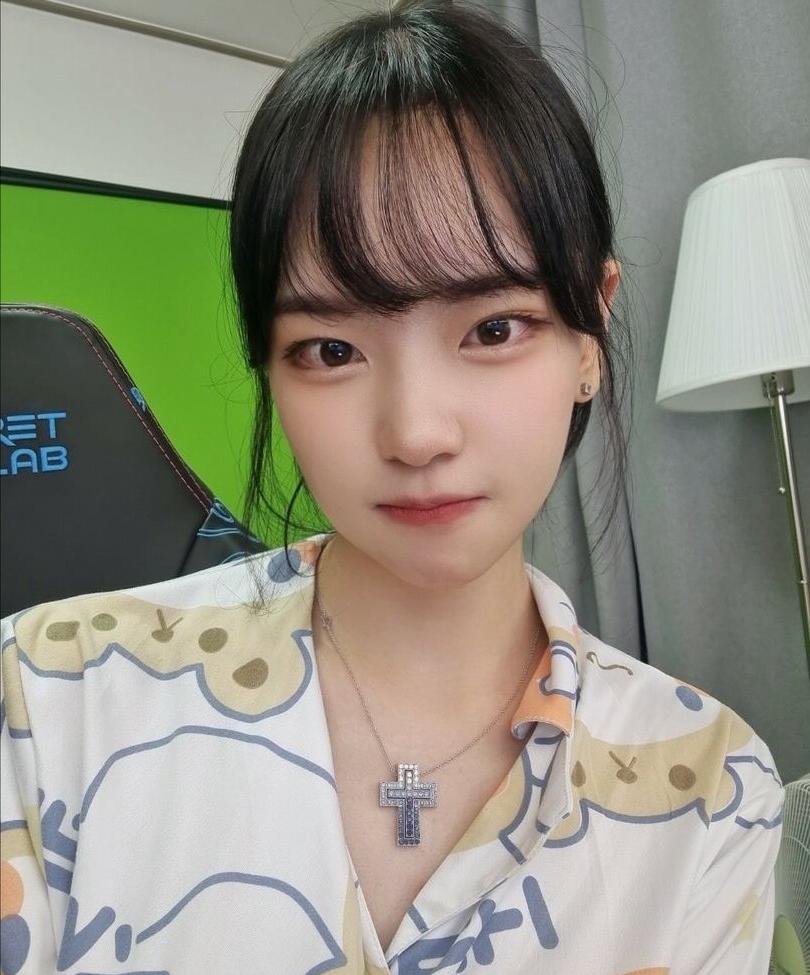 21P Korean Afreeca Streamer nude