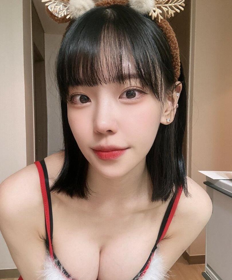 21P Korean Afreeca Streamer nude