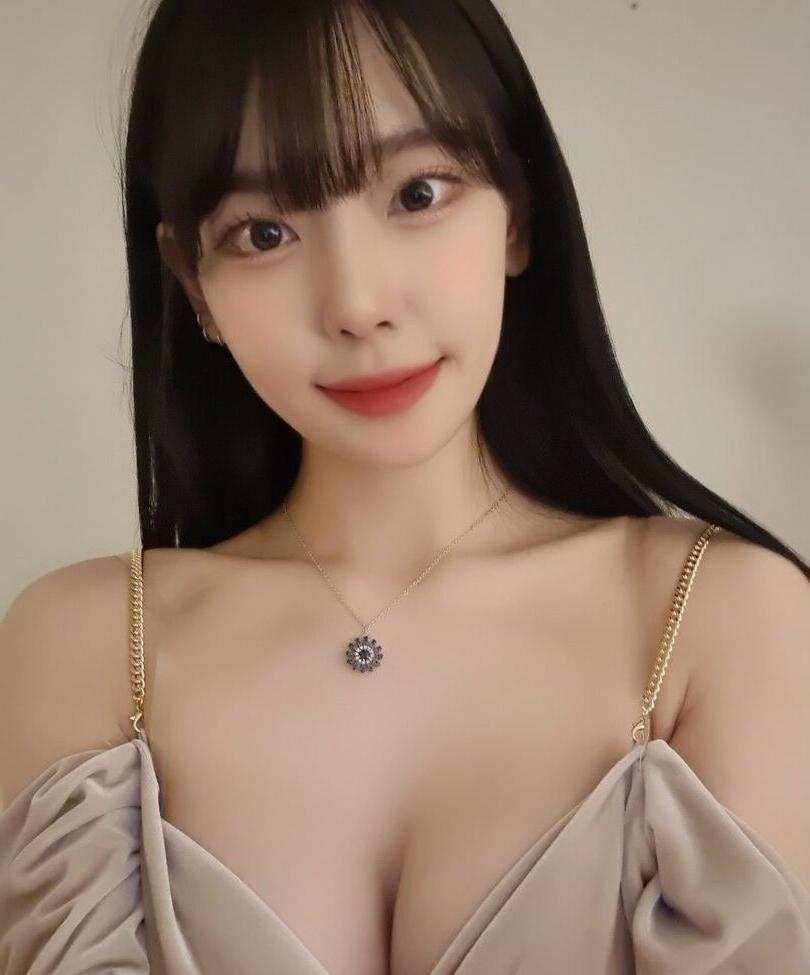 21P Korean Afreeca Streamer nude