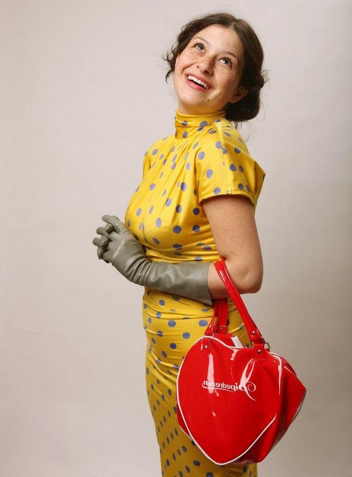 9P Alia Shawkat nude