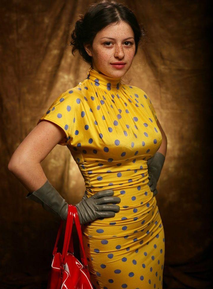 9P Alia Shawkat nude