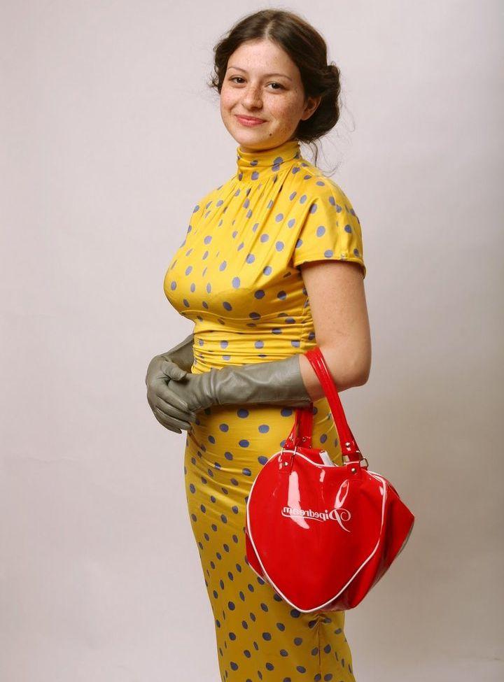 9P Alia Shawkat nude