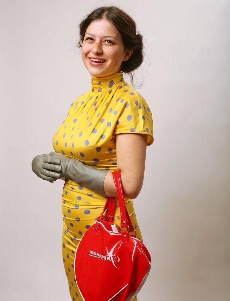 9P Alia Shawkat nude
