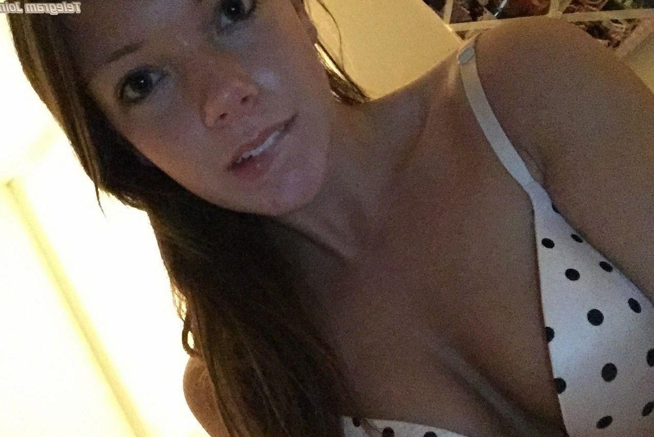 25P Julia Lydon nude