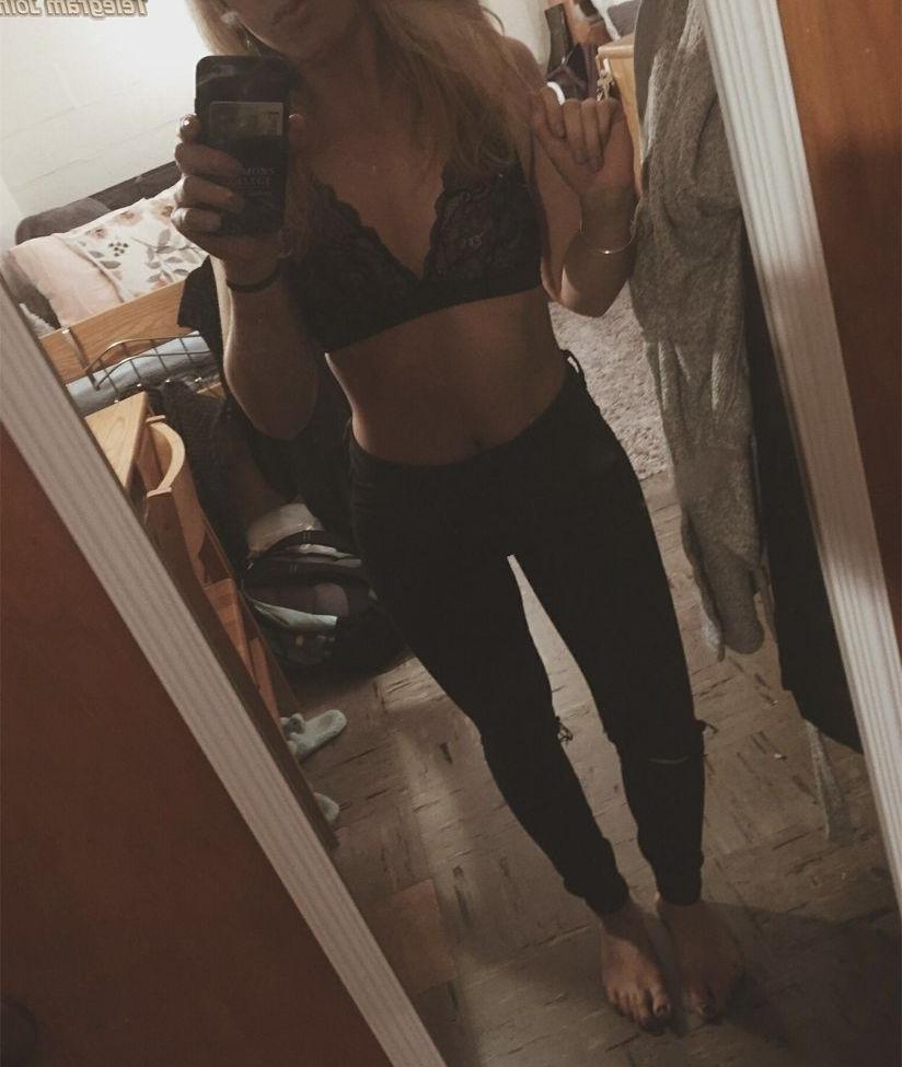 25P Julia Lydon nude