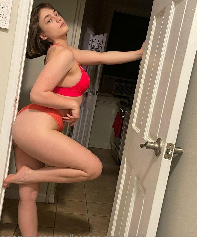 25P Jules Roscoe nude