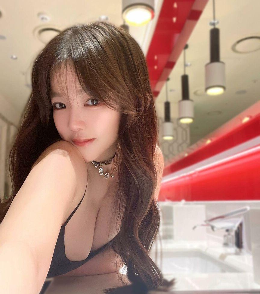 25P Jun Amaki nude