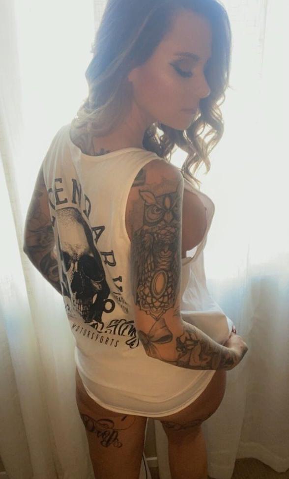 25P Chroniclesofatiredassmom nude