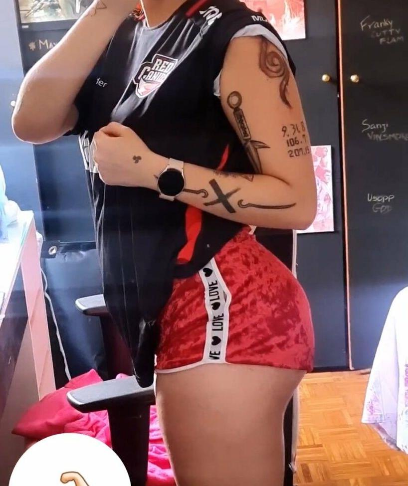 25P Carolina Trindade nude