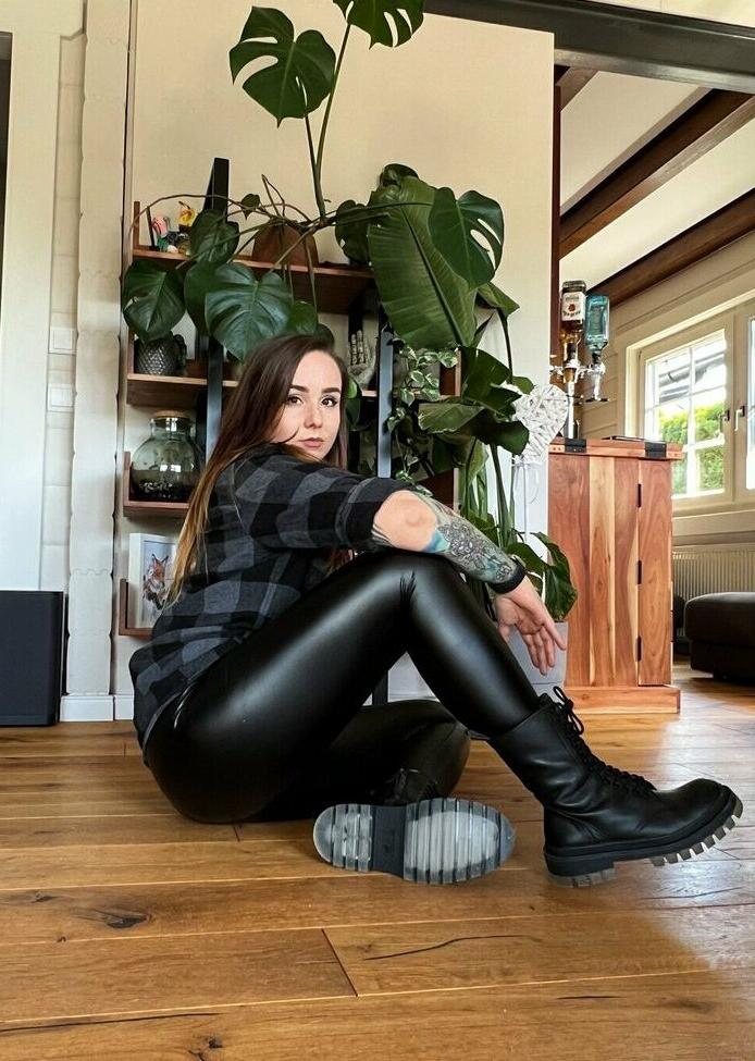 25P Missrage nude