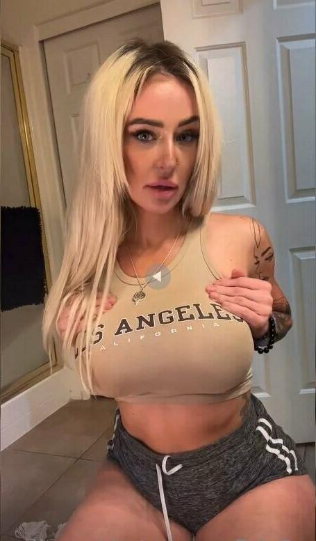 25P Ashley Wolf nude