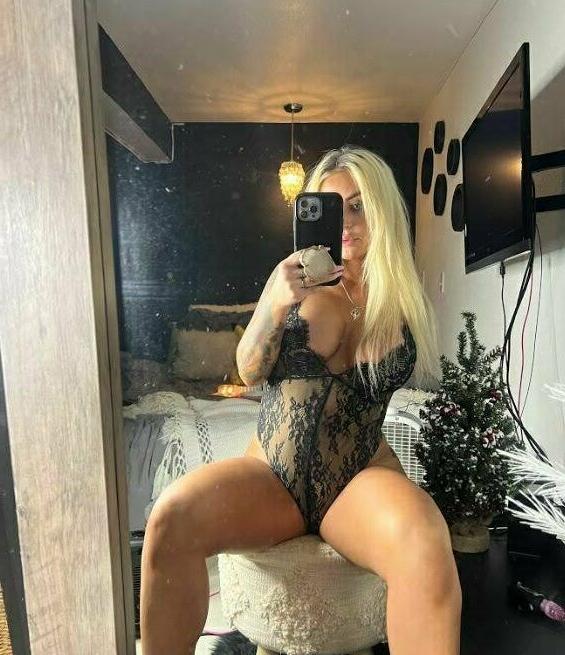 25P Ashley Wolf nude