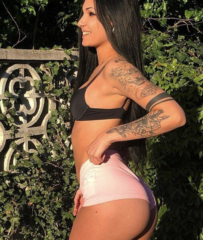 25P Kelly Ciroi nude