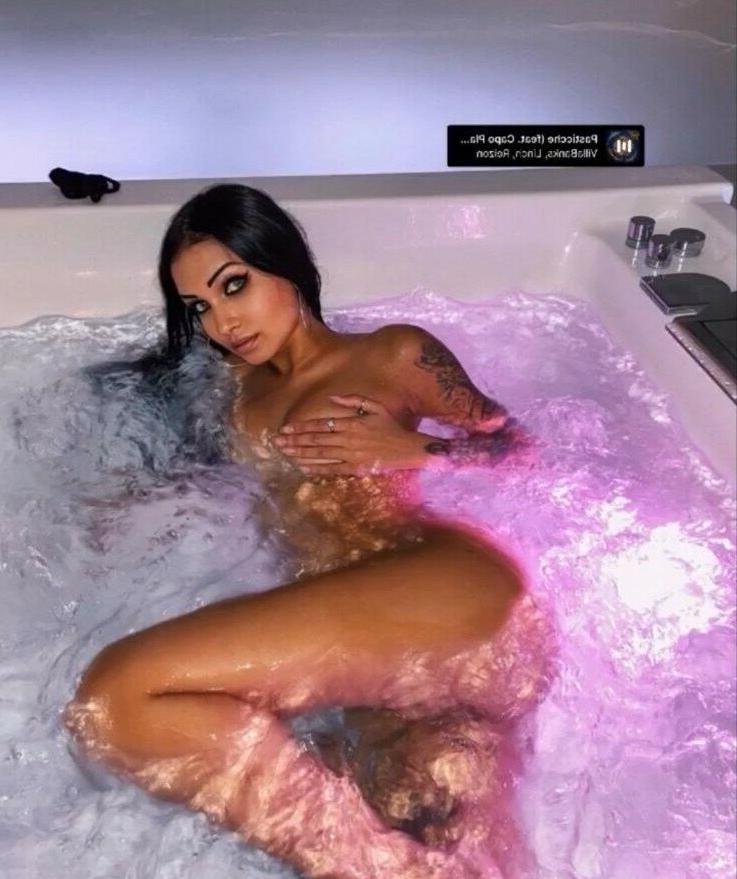 25P Kelly Ciroi nude
