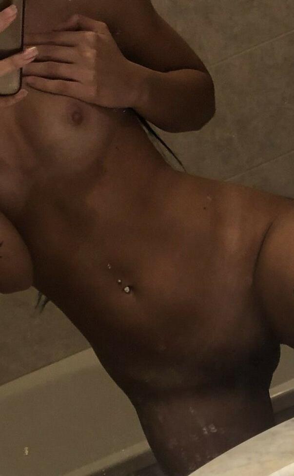 25P Kelly Ciroi nude