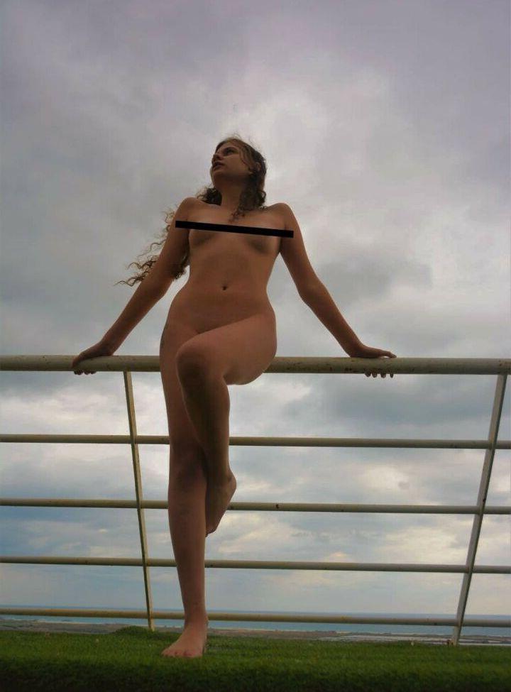 25P Emily Miller nude