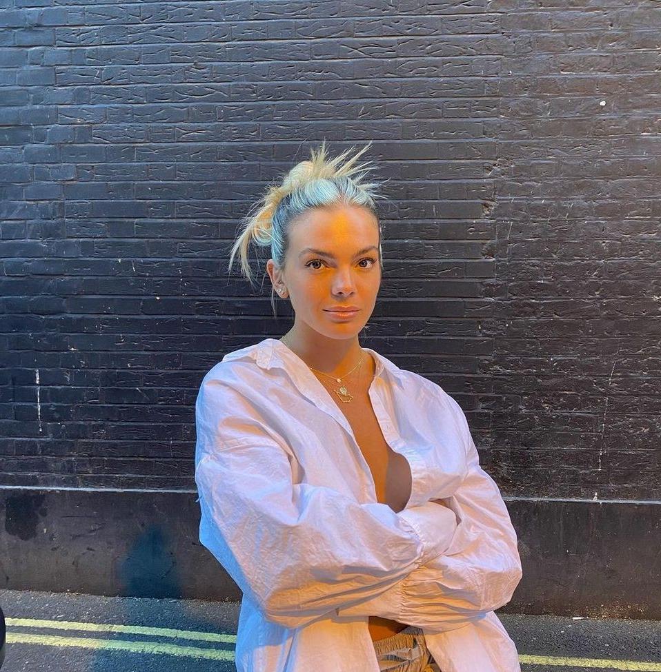 13P Louisa Johnson nude
