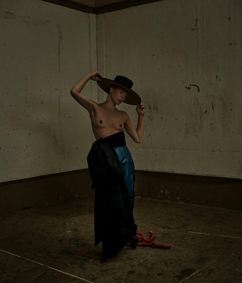 25P Milla Jovovich nude