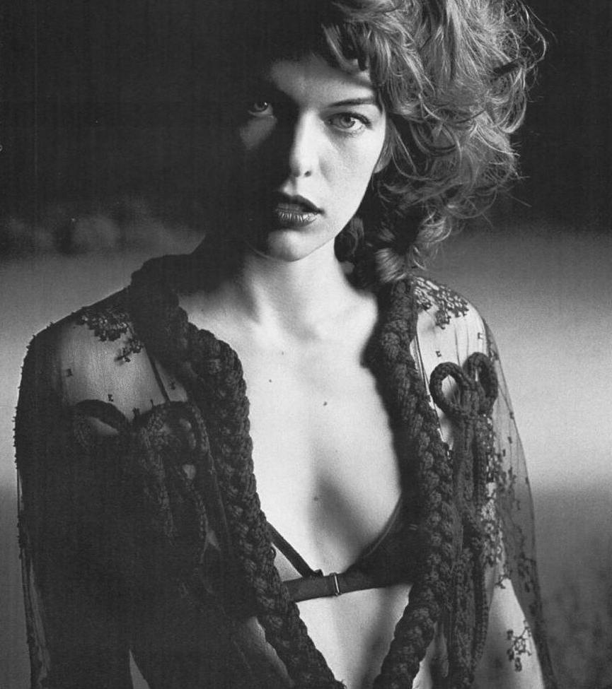25P Milla Jovovich nude