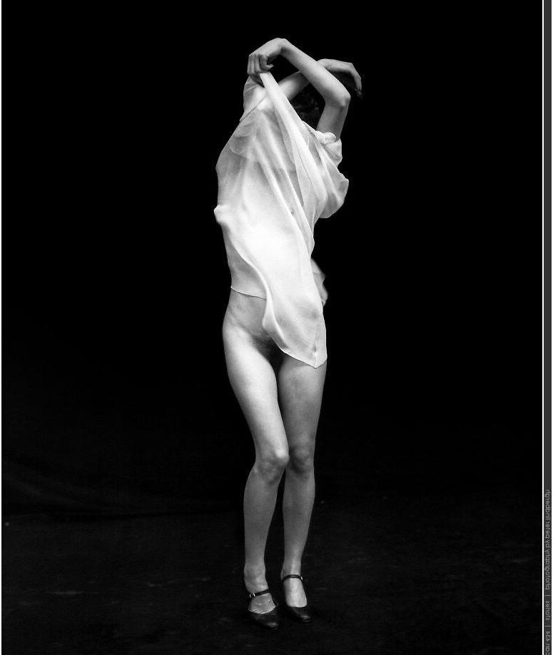 25P Milla Jovovich nude