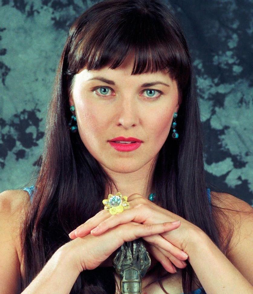 25P Lucy Lawless nude