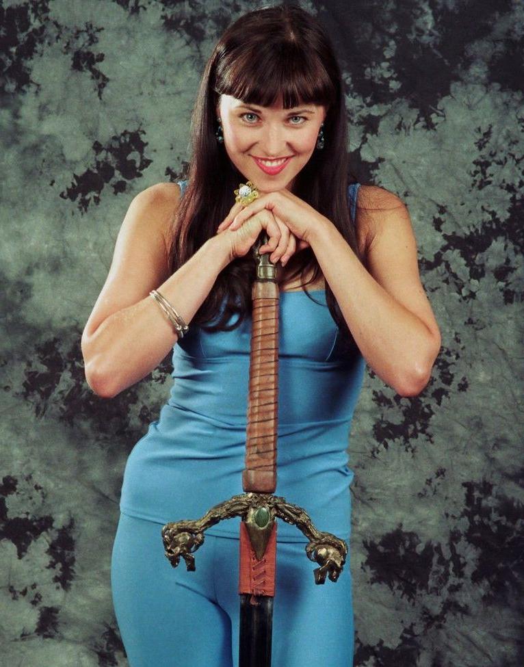 25P Lucy Lawless nude