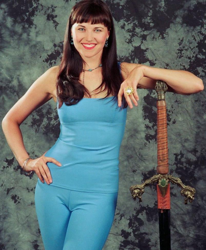 25P Lucy Lawless nude