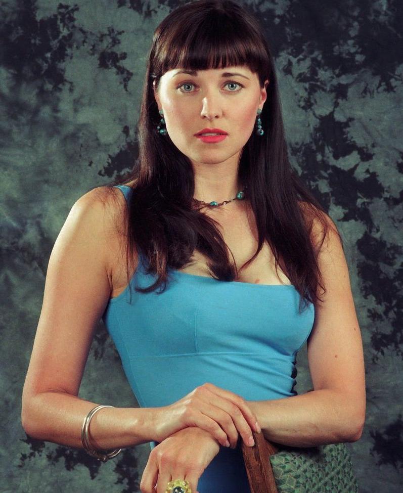 25P Lucy Lawless nude