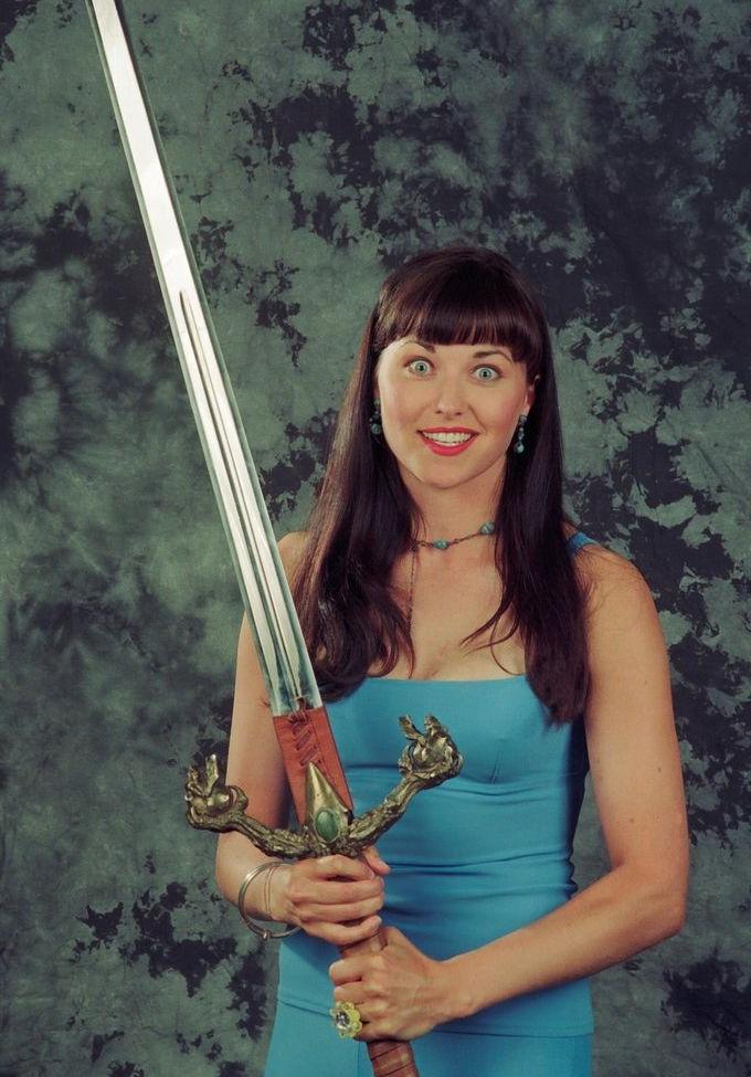 25P Lucy Lawless nude