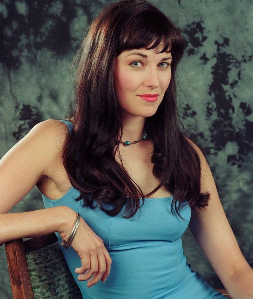 25P Lucy Lawless nude