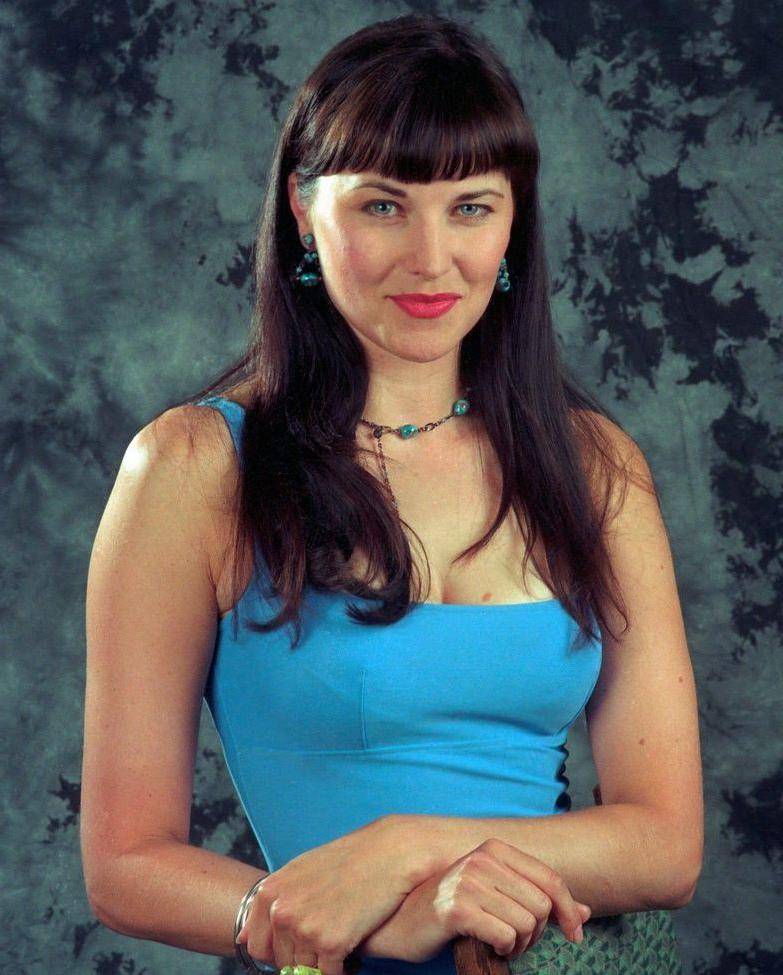 25P Lucy Lawless nude
