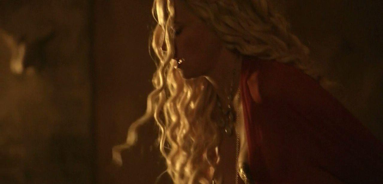 25P Lucy Lawless nude