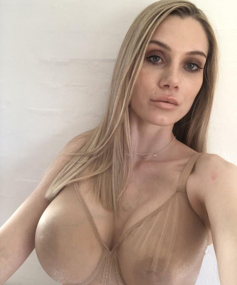 25P Anna Opsal nude