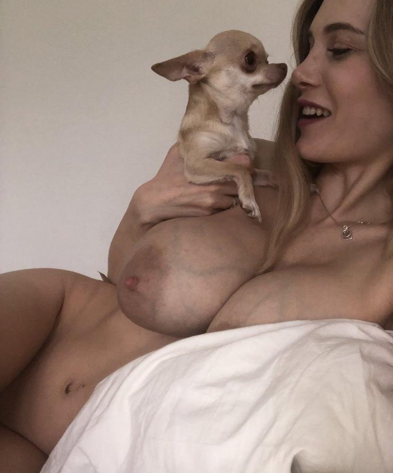 25P Anna Opsal nude