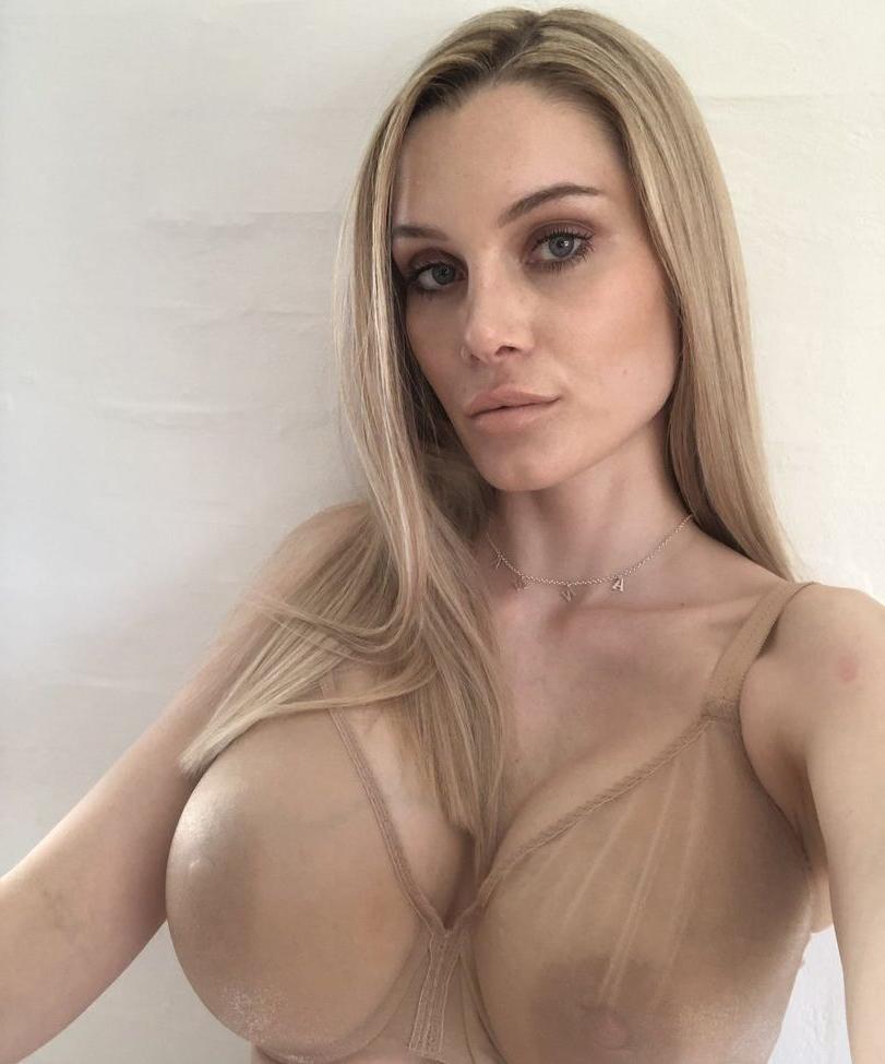 25P Anna Opsal nude
