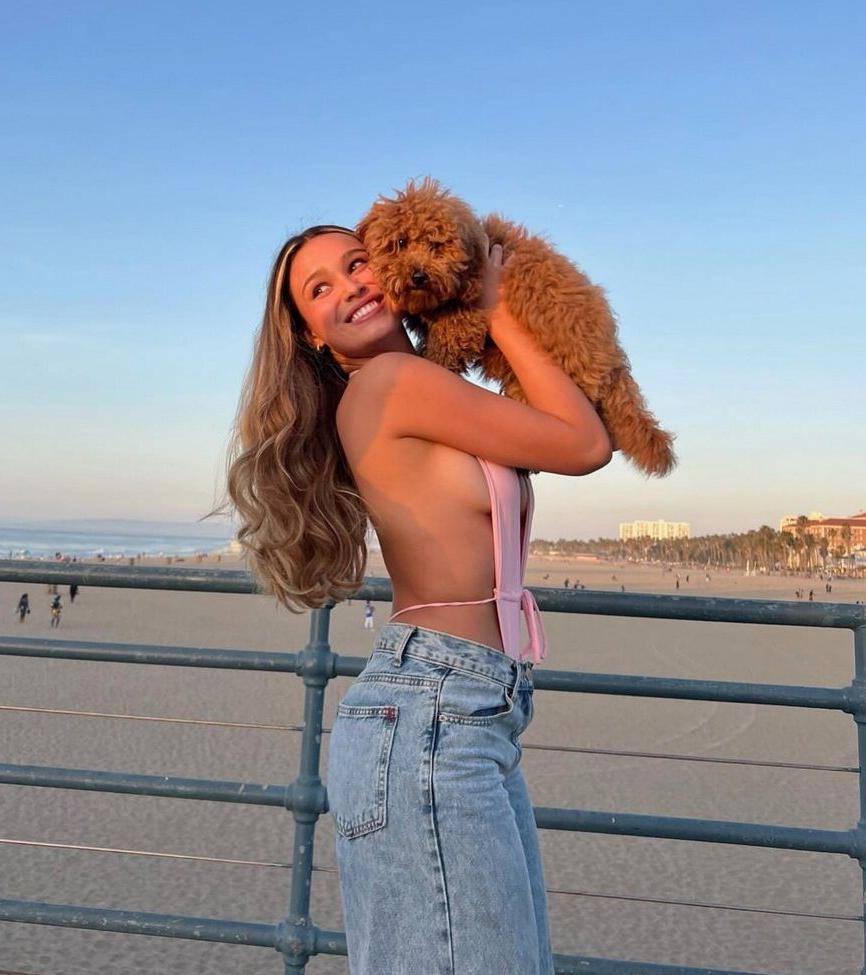 25P Kiana Stadler nude